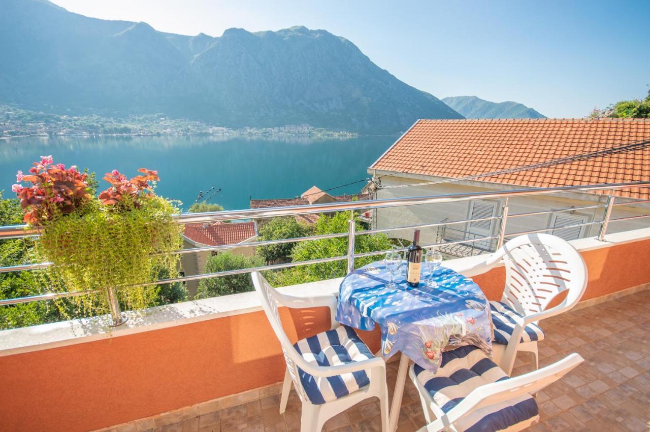 Apartmani Mrsic Risan Exterior foto